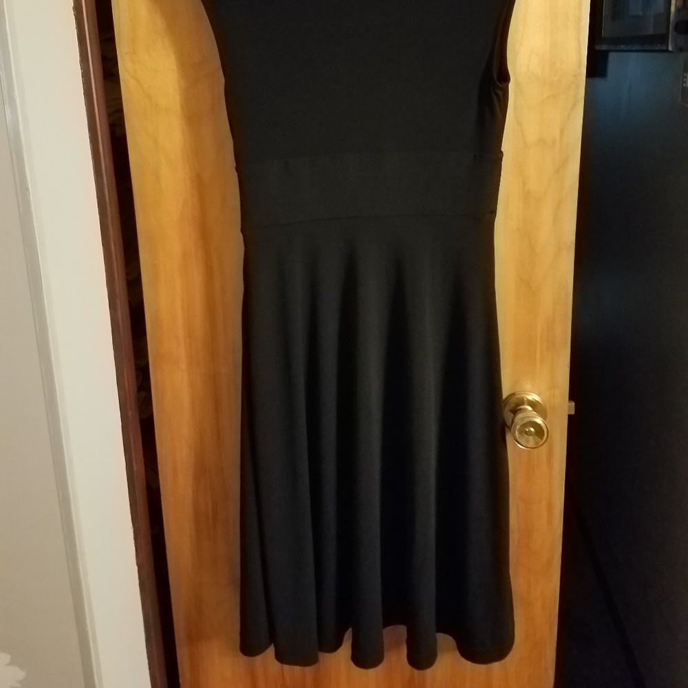 Black dress - Picture 3 of 5